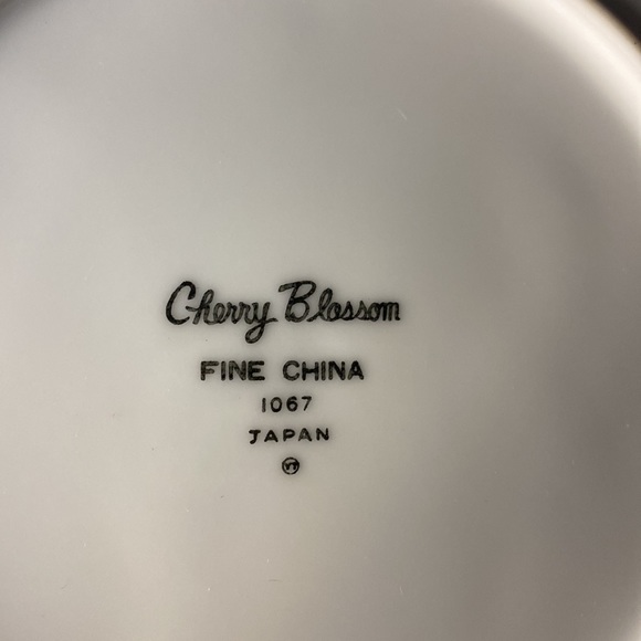 Vintage Cherry Blossom Fine 1067 ~ 4 Pieces ~ Cup/Saucer, Salad Plate & Bowl - Picture 13 of 13